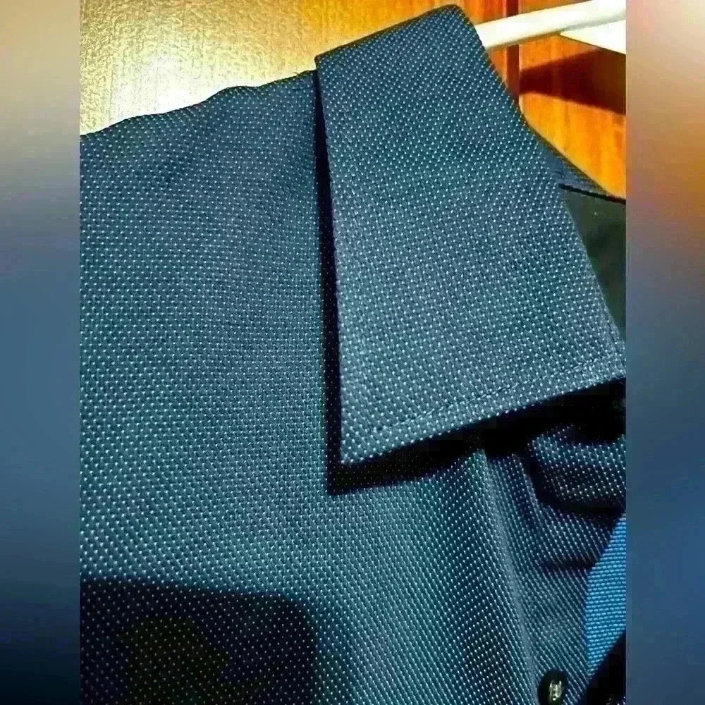 Men’s Van Heusen button down - XL - Picture 3 of 4